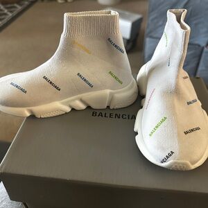 - Brand new in box toddler US 9-9.5 never worn EXCELLANT condition